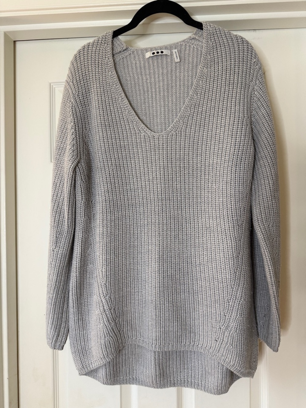 Three Dots Light Gray V-Neck Knit Sweater